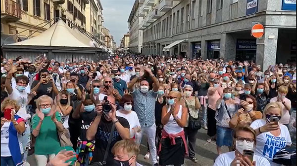 Lega, piazza strapiena per Salvini a Valenza (Alessandria). Video Lega, piazza strapiena per Salvini a Valenza (Alessandria). Video
