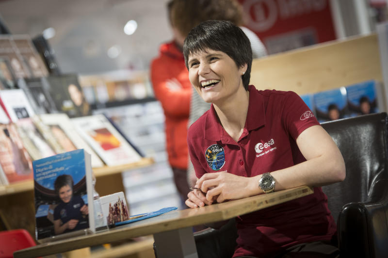 Samantha Cristoforetti: i 10 migliori libri sui viaggi nello spazio Samantha Cristoforetti: i 10 migliori libri sui viaggi nello spazio