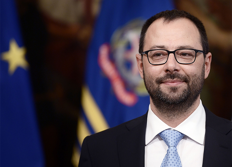 Patuanelli: “L’Italia può essere grande hub europeo per l’idrogeno” Patuanelli: “L’Italia può essere grande hub europeo per l’idrogeno”