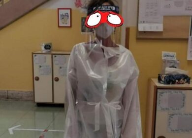 “Ecco come noi maestre ci presenteremo ai bambini”: la foto divide il web