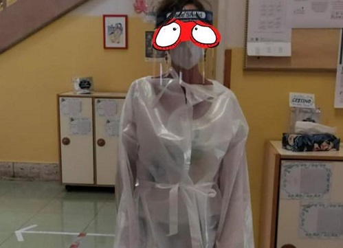 “Ecco come noi maestre ci presenteremo ai bambini”: la foto divide il web “Ecco come noi maestre ci presenteremo ai bambini”: la foto divide il web