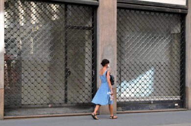 Crollo dei consumi, -30% per l’abbigliamento: 27mila negozi a rischio chiusura