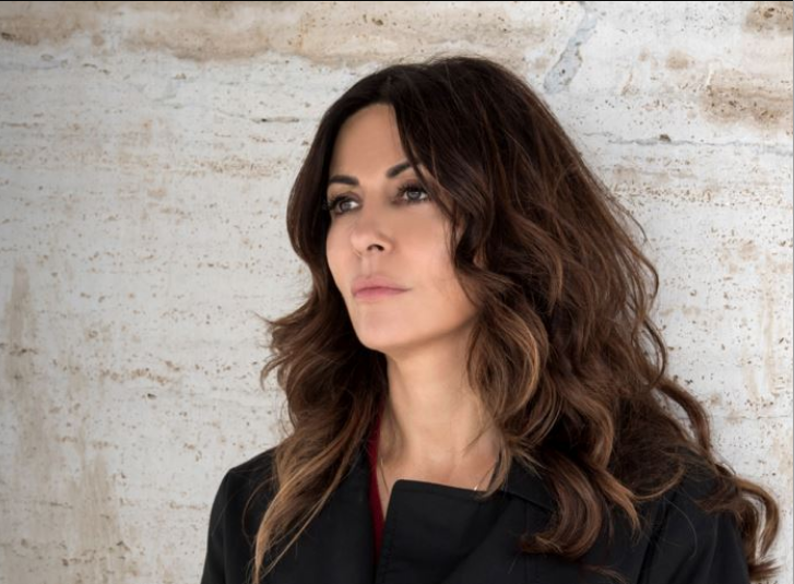 Attori, baci e politica: Favino boccia Salvini, Ferilli promuove Raggi Attori, baci e politica: Favino boccia Salvini, Ferilli promuove Raggi