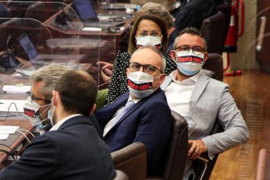 Lombardia: dibattito sulla sfiducia a Fontana, Pd con mascherine Basta Cosi’!