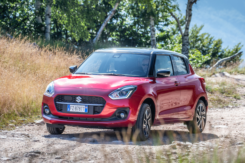 Davide Cassani lanciano la volata alla nuova Suzuki Swift HYBRID Davide Cassani lanciano la volata alla nuova Suzuki Swift HYBRID