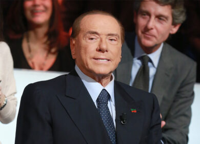 Silvio, telefonata a sorpresa a incontro FI: “Lotto contro malattia infernale”