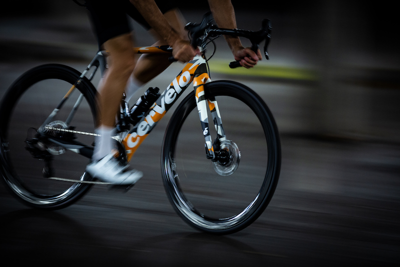 Lamborghini e Cervélo svelano la nuova bicicletta R5 a edizione limitata Lamborghini e Cervélo svelano la nuova bicicletta R5 a edizione limitata