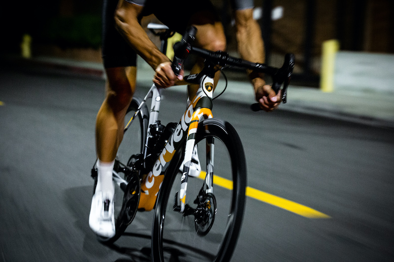 Lamborghini e Cervélo svelano la nuova bicicletta R5 a edizione limitata Lamborghini e Cervélo svelano la nuova bicicletta R5 a edizione limitata