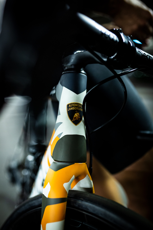 Lamborghini e Cervélo svelano la nuova bicicletta R5 a edizione limitata Lamborghini e Cervélo svelano la nuova bicicletta R5 a edizione limitata