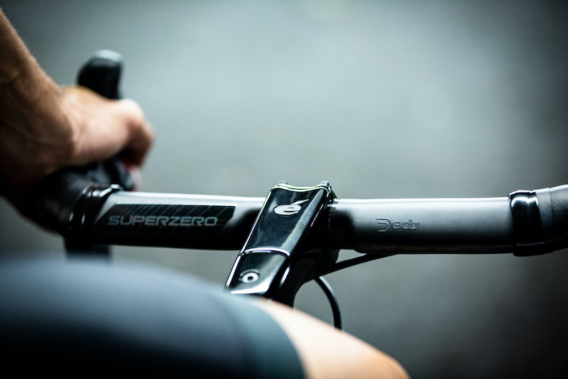 Lamborghini e Cervélo svelano la nuova bicicletta R5 a edizione limitata Lamborghini e Cervélo svelano la nuova bicicletta R5 a edizione limitata