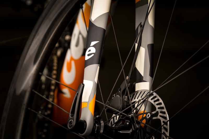 Lamborghini e Cervélo svelano la nuova bicicletta R5 a edizione limitata Lamborghini e Cervélo svelano la nuova bicicletta R5 a edizione limitata