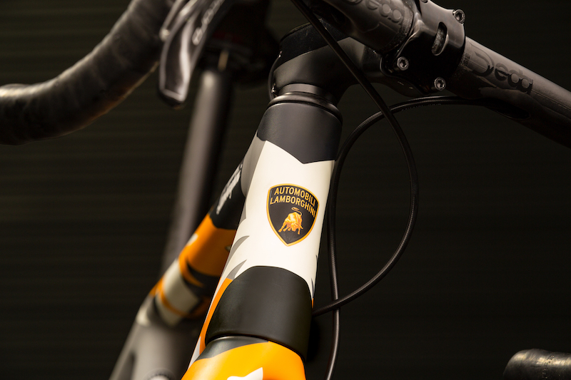 Lamborghini e Cervélo svelano la nuova bicicletta R5 a edizione limitata Lamborghini e Cervélo svelano la nuova bicicletta R5 a edizione limitata