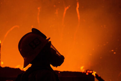 Usa, il fuoco brucia ettari e case e minaccia California e Oregon