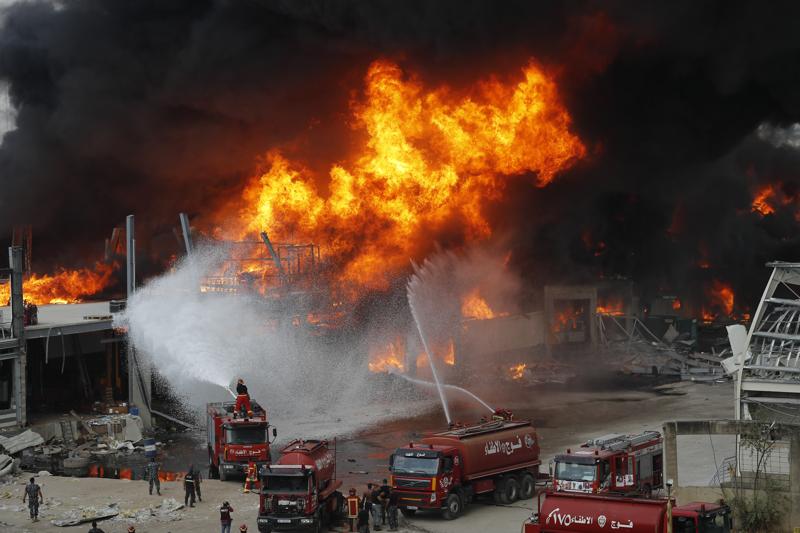 Beirut: grosso incendio al porto, già devastato dall’esplosione del 4 agosto Beirut: grosso incendio al porto, già devastato dall’esplosione del 4 agosto