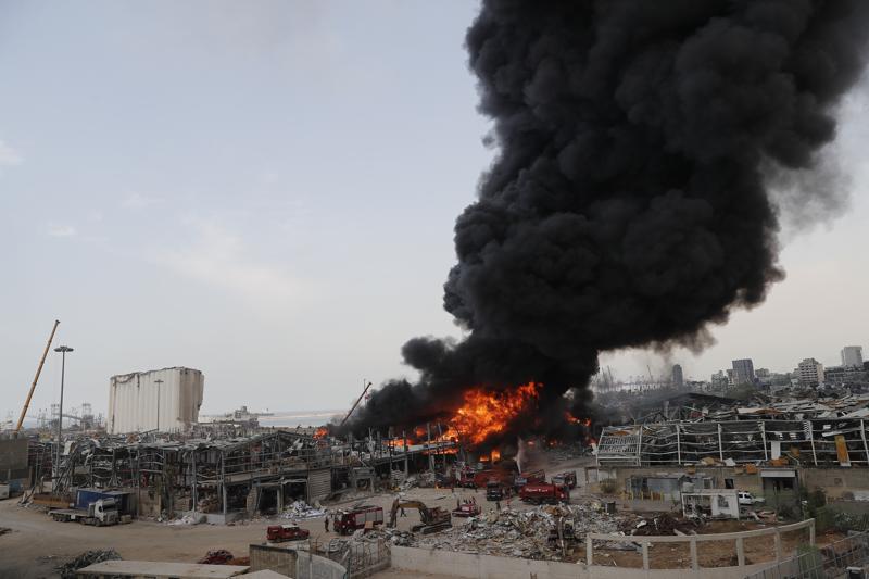 Beirut: grosso incendio al porto, già devastato dall’esplosione del 4 agosto Beirut: grosso incendio al porto, già devastato dall’esplosione del 4 agosto