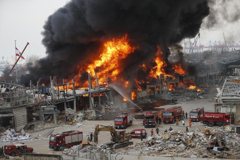 Beirut: grosso incendio al porto, già devastato dall’esplosione del 4 agosto Beirut: grosso incendio al porto, già devastato dall’esplosione del 4 agosto