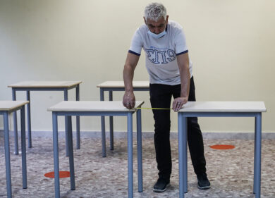 Scuola, molte superiori senza spazi. Didattica a distanza per tutto l’anno
