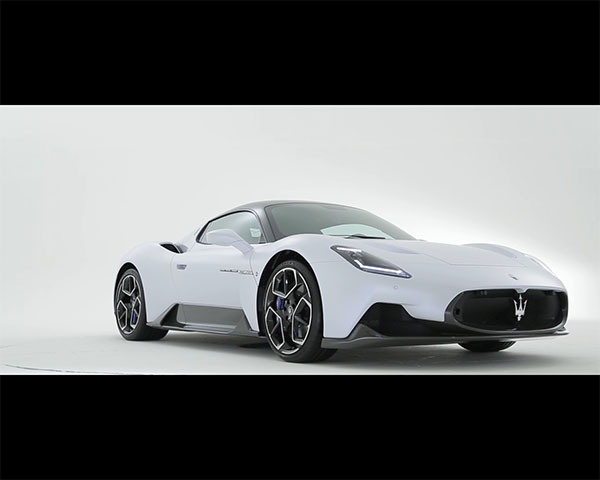 Bene la MC 20, ma i lavoratori Maserati chiedono stop della cassa