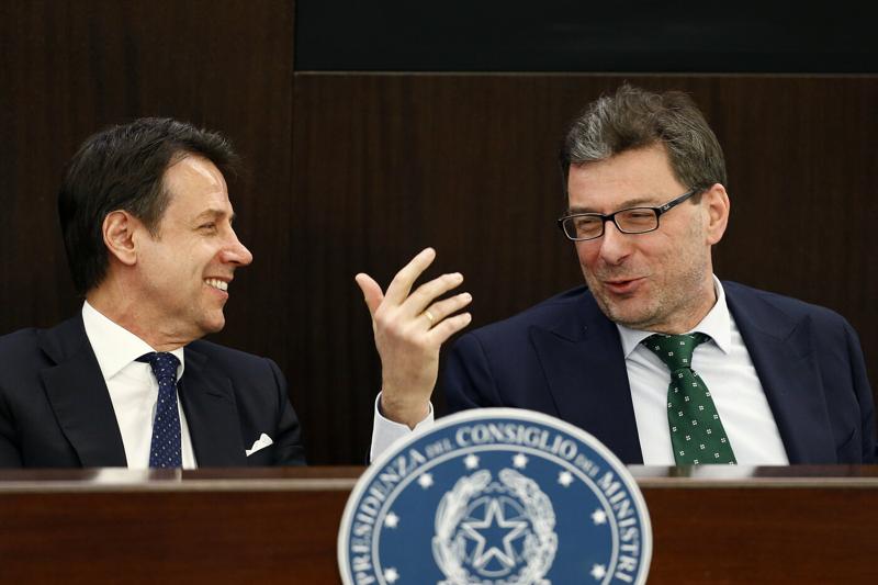 Referendum, Giorgetti: “Voto No”. Lega divisa? No. Tattica anti-Conte Referendum, Giorgetti: “Voto No”. Lega divisa? No. Tattica anti-Conte
