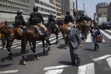 Perù, via al procedimento di impeachment per il presidente Vizcarra
