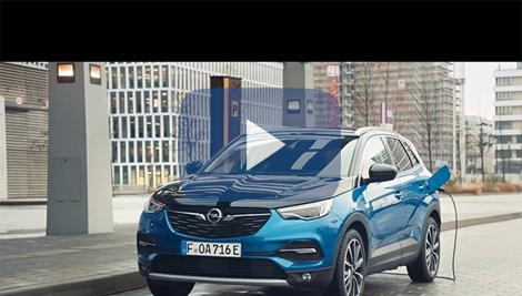 Opel Grandland X Hybrid, disponibile in versione 4×4 e trazione anteriore Opel Grandland X Hybrid, disponibile in versione 4×4 e trazione anteriore