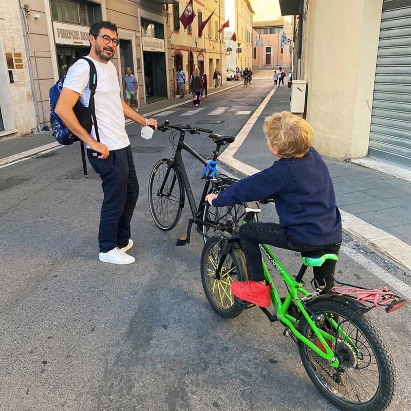 Scuola, i politici accompagnano i figli. Meloni, De Micheli, Speranza. FOTO