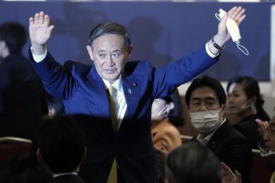 Giappone, è Yoshihide Suga il successore del premier dimissionario Shinzo Abe