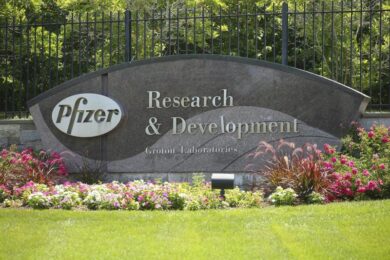 Vaccino anti Covid-19, Pfizer annuncia: “Entro ottobre sapremo se funziona”