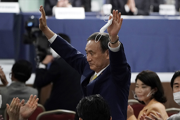 Giappone, è Yoshihide Suga il successore del premier dimissionario Shinzo Abe Giappone, è Yoshihide Suga il successore del premier dimissionario Shinzo Abe