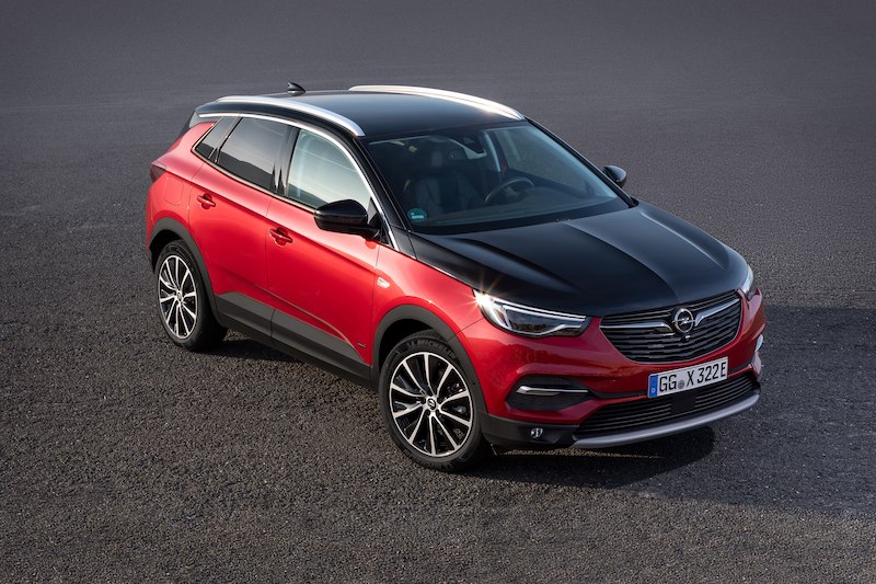 Opel Grandland X Hybrid, disponibile in versione 4×4 e trazione anteriore Opel Grandland X Hybrid, disponibile in versione 4×4 e trazione anteriore