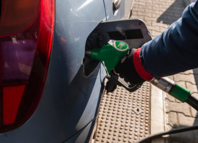 Rapina a mano armata al distributore di benzina: colpo grosso da 20mila euro