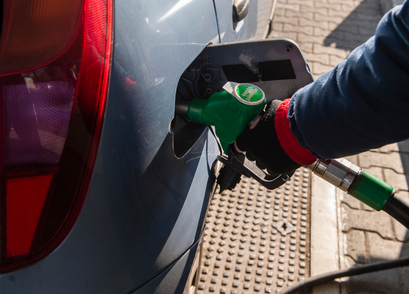 Rapina a mano armata al distributore di benzina: colpo grosso da 20mila euro Rapina a mano armata al distributore di benzina: colpo grosso da 20mila euro