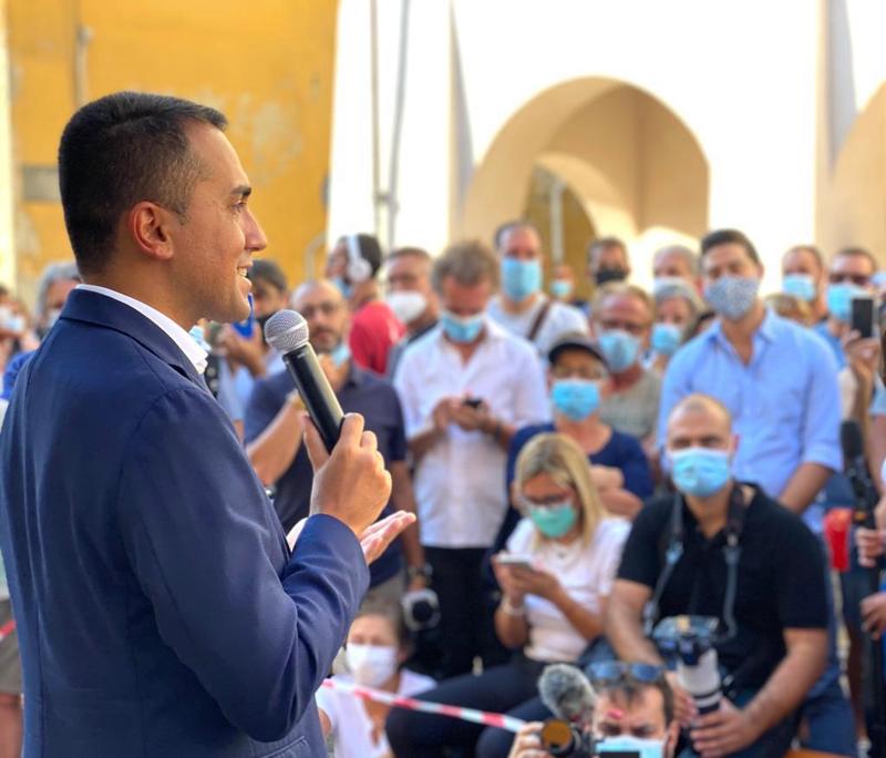 M5s, Di Maio torna leader (di fatto). Le piazze incoronano il ministro M5s, Di Maio torna leader (di fatto). Le piazze incoronano il ministro