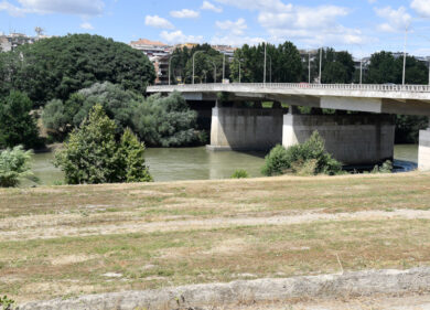 Pensionato si butta nel Tevere, autista Atac lo vede: salvato dai sommozzatori