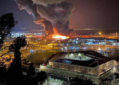 Ancona, molti dubbi sul rogo al porto. Non si spiegano le tre forti esplosioni