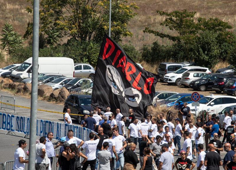 Follia ultrà Lazio, scacco agli Irriducibili: 44 Daspo agli amici di Diabolik Follia ultrà Lazio, scacco agli Irriducibili: 44 Daspo agli amici di Diabolik