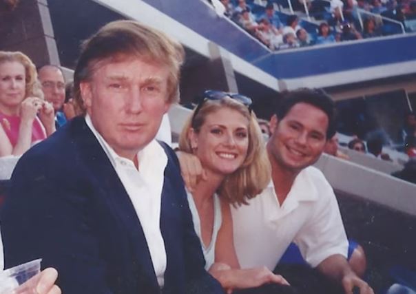 Trump, nuove accuse di molestie. L’ex modella Derris: “La sua lingua in gola” Trump, nuove accuse di molestie. L’ex modella Derris: “La sua lingua in gola”