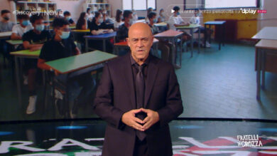  Fratelli di Crozza: Monologo: “referendum nelle scuole? se avete un banco che avanza mollatelo al seggio