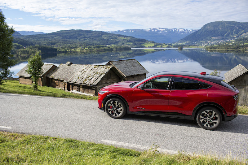 Ford Mustang Mach-E, il SUV elettrico nato per i clienti europei