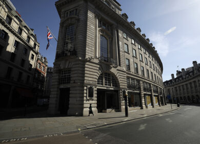 Coronavirus Londra, si valuta lockdown. Hancock: “Siamo a punto critico”