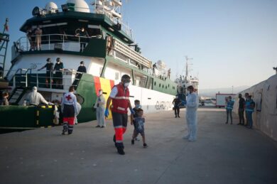Migranti, 30 in fuga dopo lo sbarco in una spiaggia dell’Agrigentino