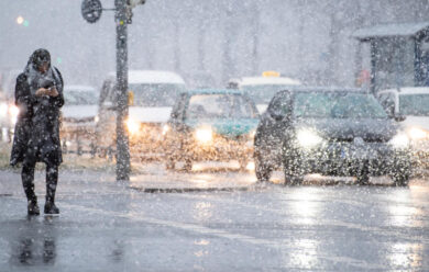 Previsioni meteo choc, estate addio: arriva CICLONE AUTUNNALE con NEVE