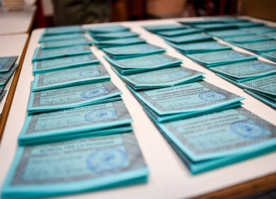 Elezioni e Referendum, a Roma M5S diviso: Raggi esulta, De Vito punge Di Maio