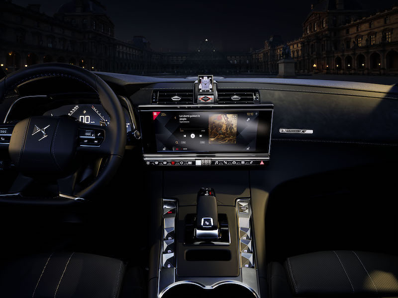 L’arte viaggia su quattro ruote con DS 7 Crossback Louvre L’arte viaggia su quattro ruote con DS 7 Crossback Louvre