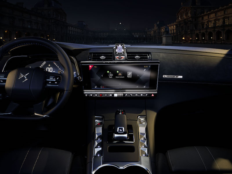 L’arte viaggia su quattro ruote con DS 7 Crossback Louvre L’arte viaggia su quattro ruote con DS 7 Crossback Louvre