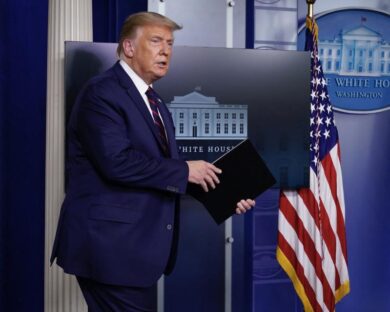 Usa 2020, Trump non si impegna su un passaggio di poteri pacifico