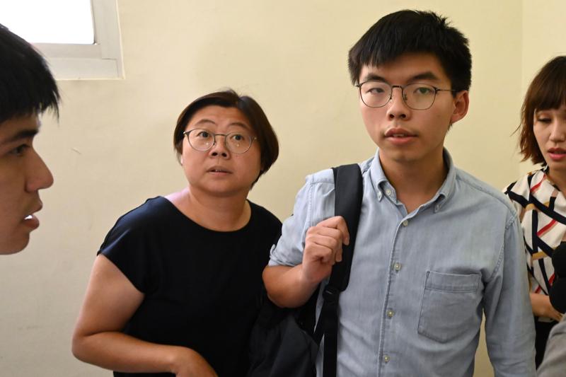 Hong Kong, Joshua Wong arrestato e rilasciato su cauzione Hong Kong, Joshua Wong arrestato e rilasciato su cauzione