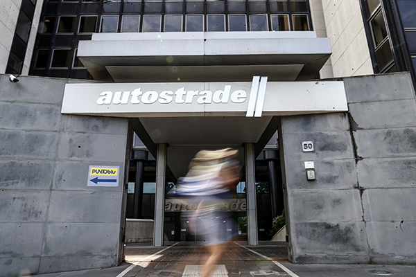 Atlantia, parte la scissione di Aspi. Possibile anche la vendita in blocco Atlantia, parte la scissione di Aspi. Possibile anche la vendita in blocco