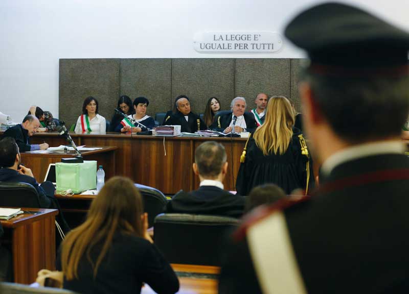 Processo Cucchi, la bomba del pm: “I carabinieri inquinano ancora le prove” Processo Cucchi, la bomba del pm: “I carabinieri inquinano ancora le prove”