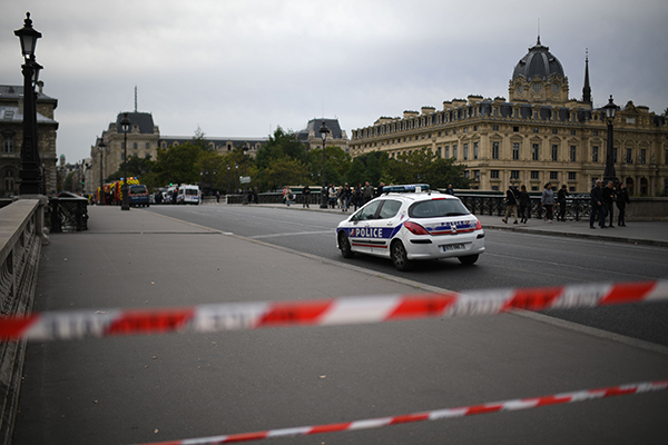 Parigi, assalitore pensava di attaccare Charlie Hebdo. “Non sopportavo le..” Parigi, assalitore pensava di attaccare Charlie Hebdo. “Non sopportavo le..”